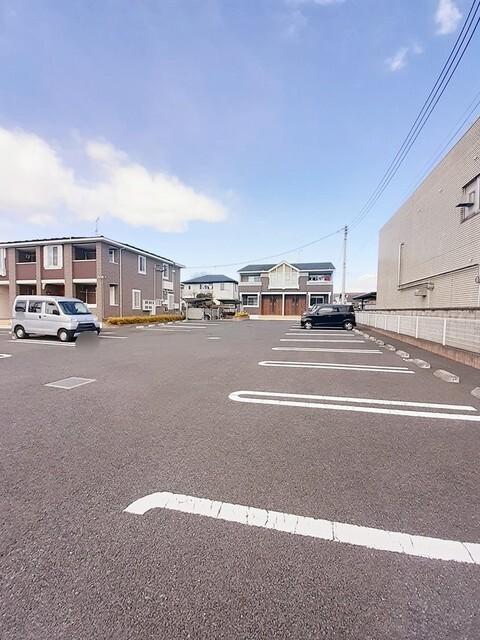 ローリエ伊勢崎亭Ⅱ（102） 駐車場