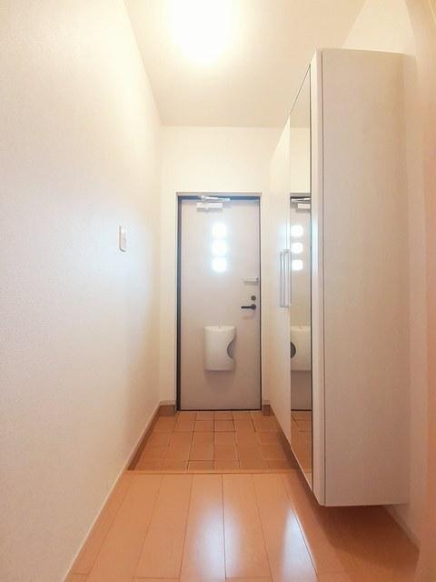 ローリエ伊勢崎亭Ⅱ（102） 玄関