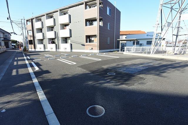 テ・ルサーマＣ（304） 駐車場