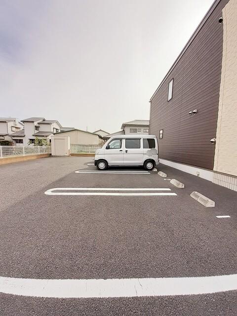 エクラ（102） 駐車場