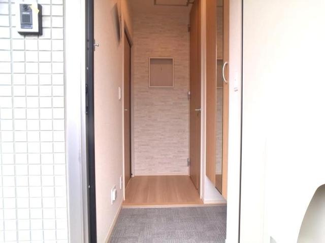 ブルーサファイア　Ａ（203） 玄関