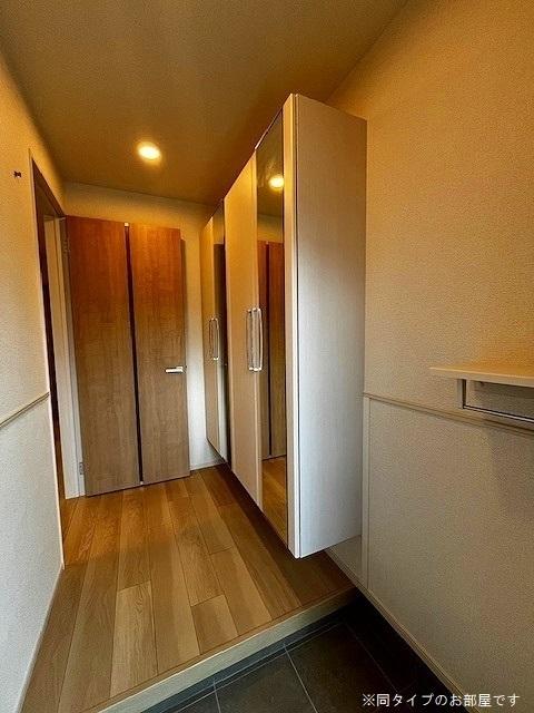 ロータス三室　Ｃ（102） 玄関