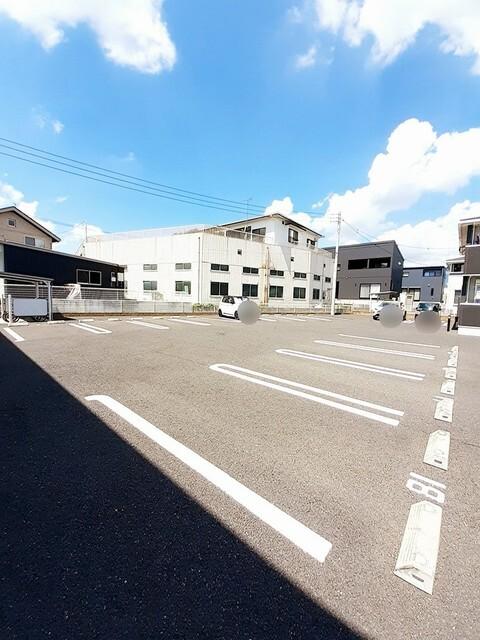 ノイ　レジデンスⅢ（102） 駐車場