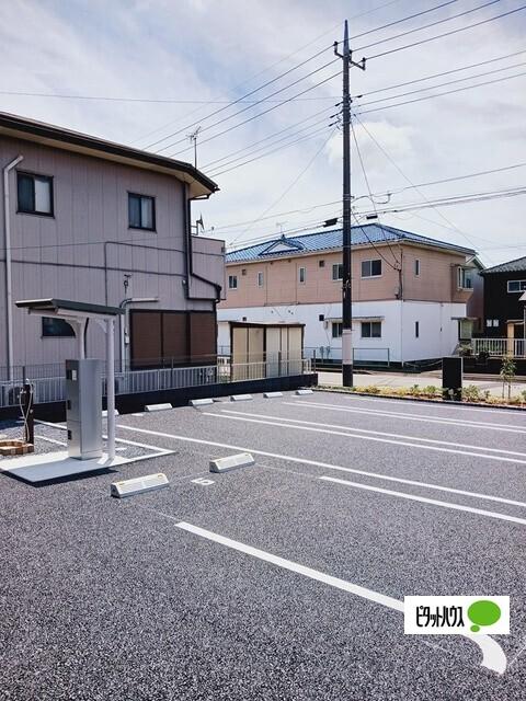 クレストコート（102） 駐車場