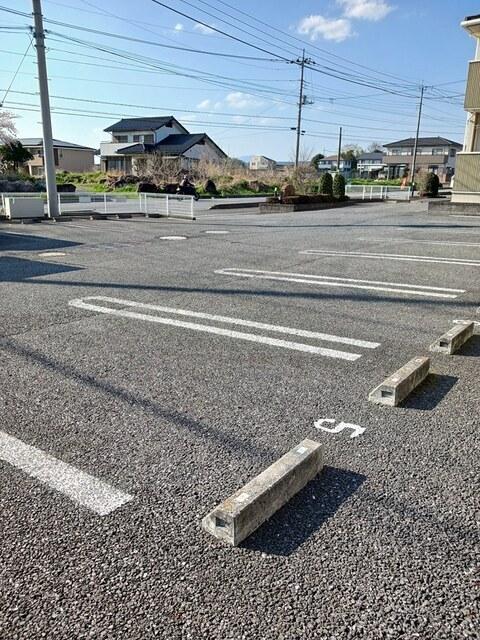 アルデンヌＣ（201） 駐車場