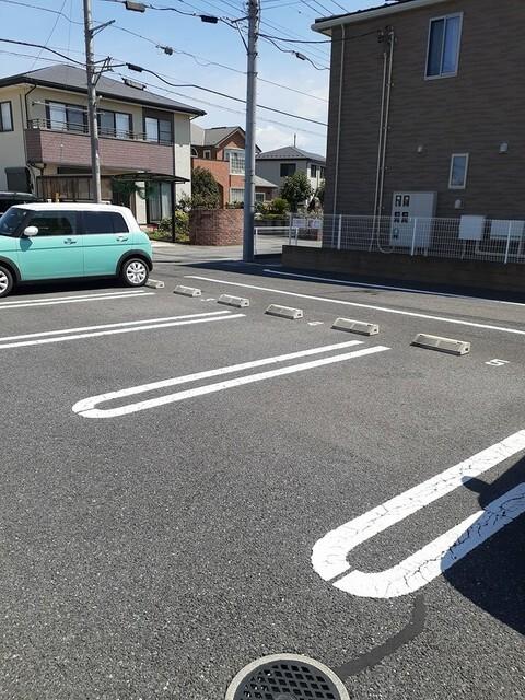 メゾン　マローネ（203） 駐車場