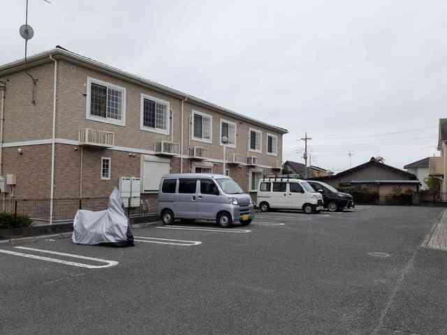 ヘブンリーブルー（204） 駐車場