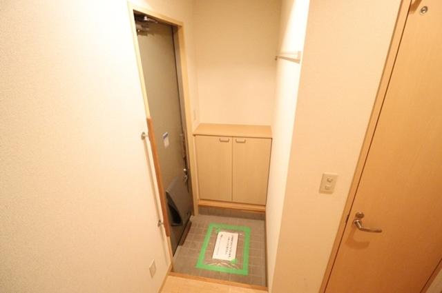 クレシェンテ　B（101） 玄関