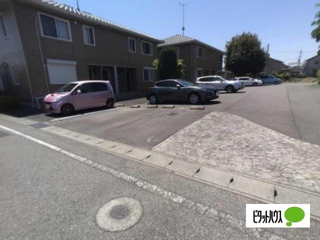 ロイヤルガーデン連取　Ａ/Ｂ/Ｃ/Ｄ/Ｅ（C201） 駐車場