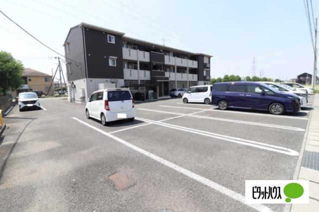 アゼリアヒルズ（203） 駐車場