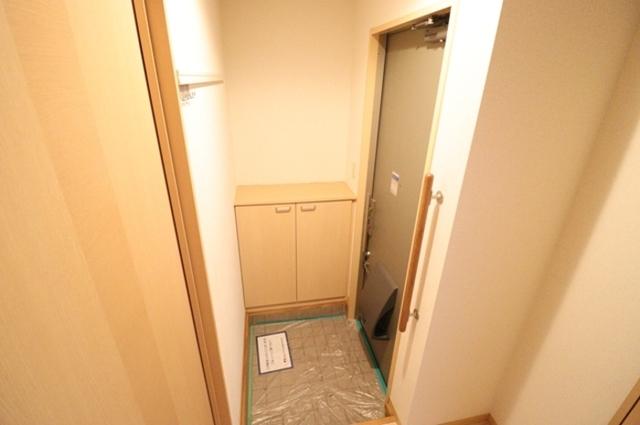 クレシェンテ　F（102） 玄関