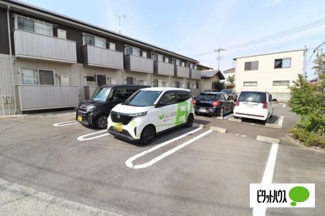 シェルピース（106） 駐車場