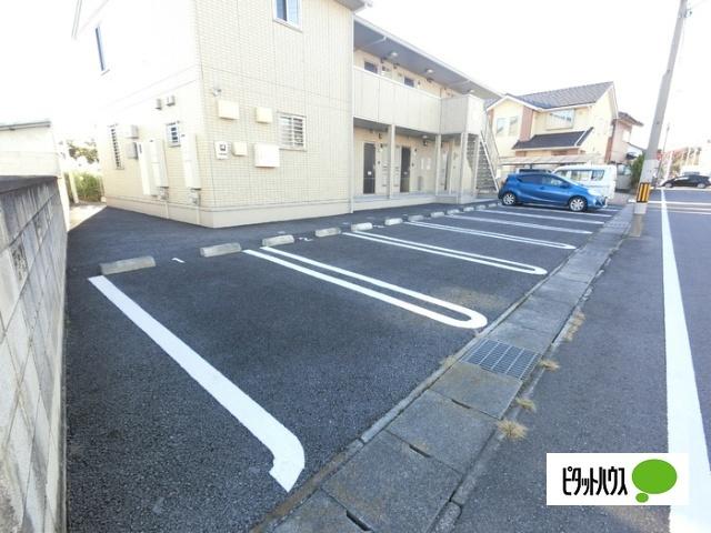 マリオーネ（101） 駐車場