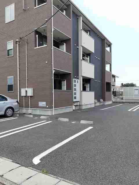 リエ　フュテュール（303） 駐車場