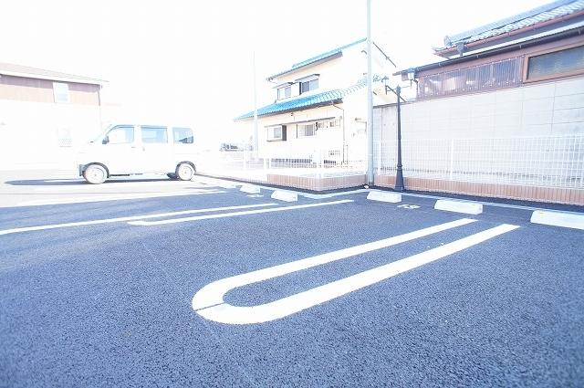セレノＢ（203） 駐車場
