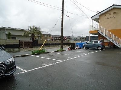 ベルメゾン（201） 駐車場