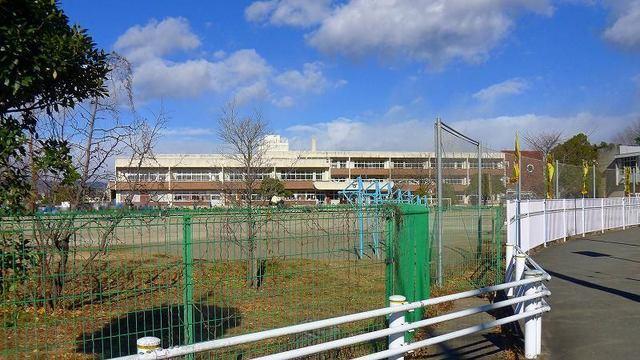 みどり市立笠懸東小学校：1953m