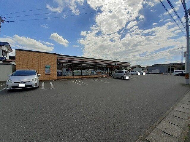 セブンイレブン伊勢崎伊与久北店：650m