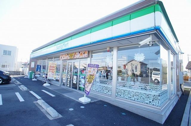 ファミリーマート今泉1丁目店：800m
