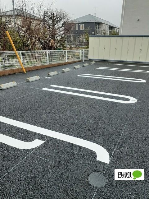 エテルノ（104） 駐車場