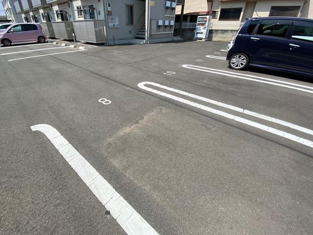 オペラハウス三光町（201） 駐車場