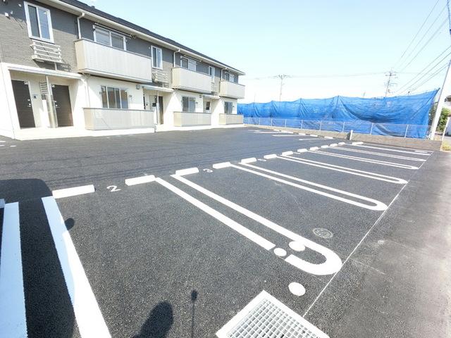 サニーフラット（102） 駐車場