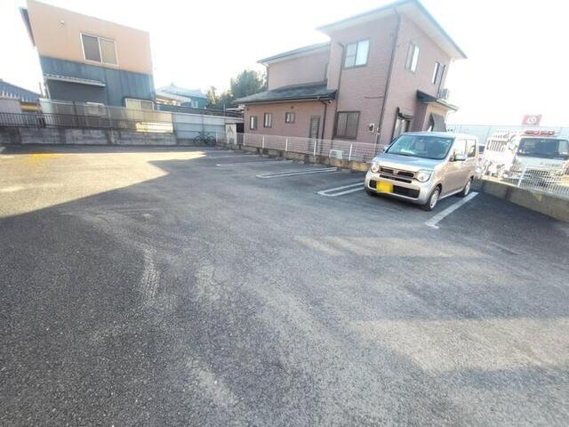 クローリス（203） 駐車場