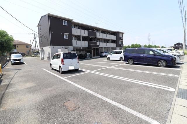 アゼリアヒルズ（203） 駐車場