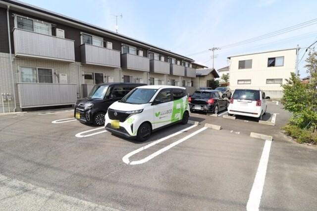 シェルピース（106） 駐車場
