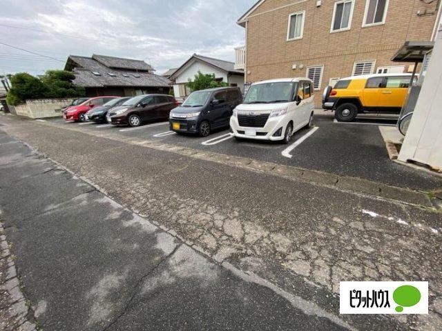 ハイツリーコート（102） 駐車場