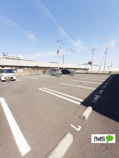 ハイエスト　モデッサ（302） 駐車場