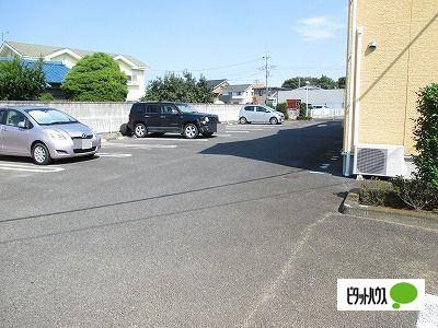 メゾン・ド・アンソレイエ（103） 駐車場