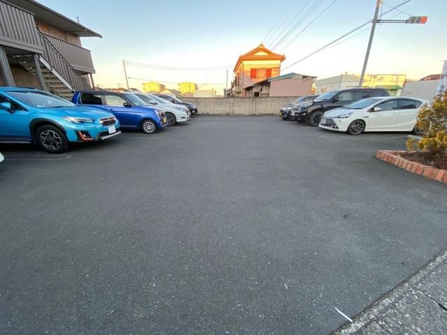 アイリス（103） 駐車場