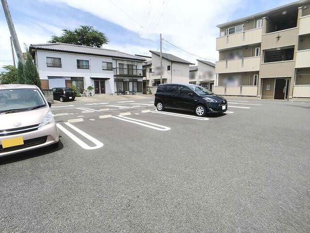 クオーレ（103） 駐車場