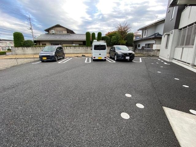 サンライトレジデンス駒形（102） 駐車場