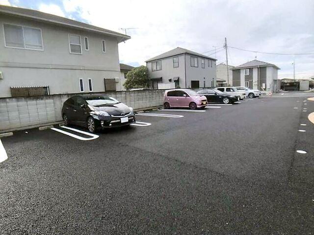 ケイ・ダビッドソン（203） 駐車場