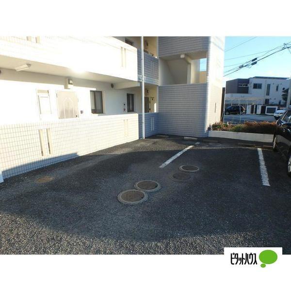 プレセランスアドニード（103） 駐車場