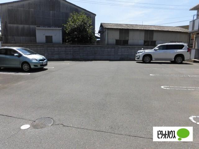 ファミール・ドミ・ＫＡＭＩＤＡ（B101） 駐車場