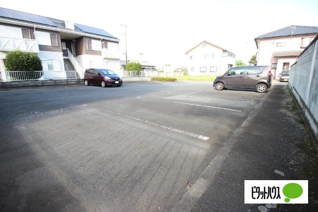 グランドール華蔵寺C（101） 駐車場