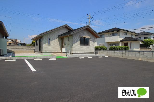 ディアコートE棟（1） 駐車場