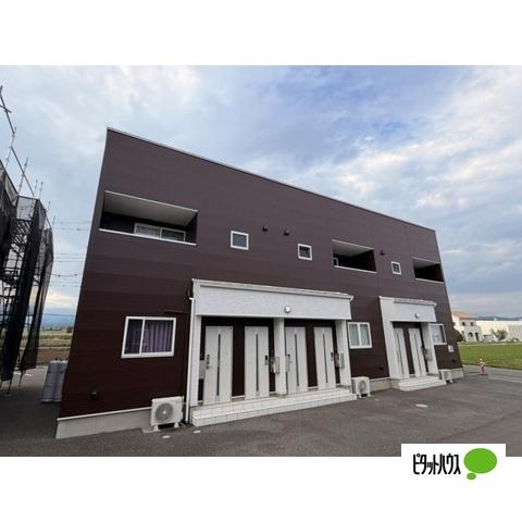 粕川駅より徒歩6分 築13年7ヶ月 2階建の賃貸物件