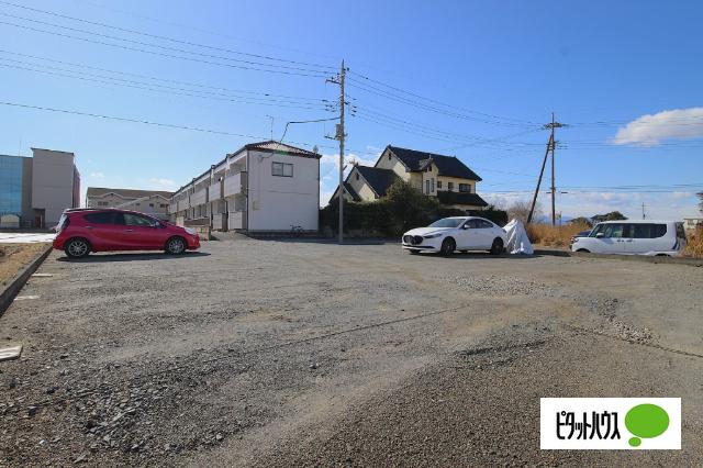 ル・ヴァン（51） 駐車場