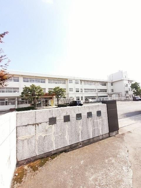 伊勢崎市立赤堀小学校：756m