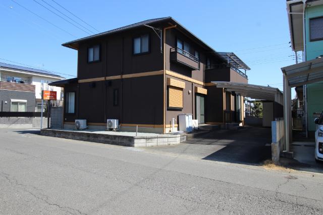 おしゃれな外観の店舗付き住宅♪