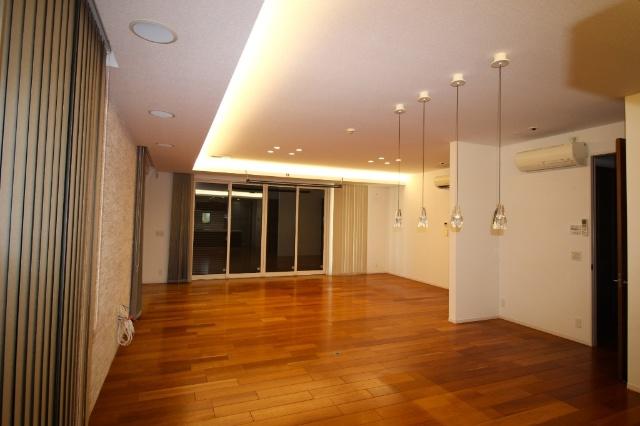 ひろせ町中古戸建 リビング