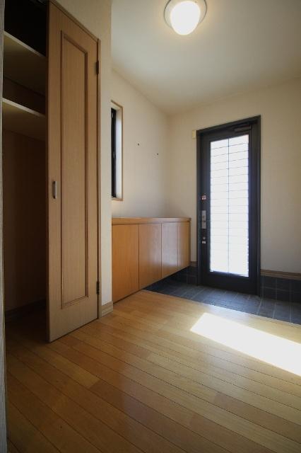 田中島町中古戸建 玄関