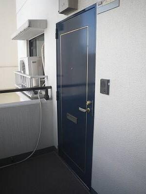 中銀第二東上野マンシオン 玄関