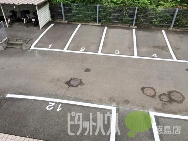 Colline Verte（コリーヌヴェルト） 駐車場