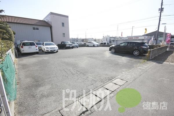 百田ハイツ(西新浜) 駐車場