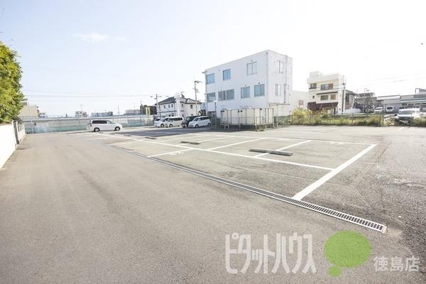 オリエンタルハイツ（404） 駐車場